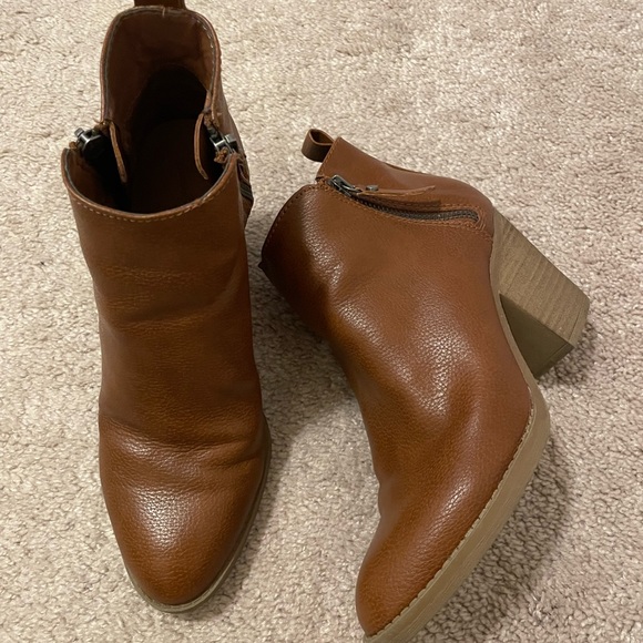 Universal Thread Brown Leather Ankle Booties - Picture 1 of 4
